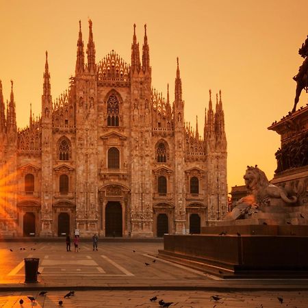 The Green Oriental; Gem In The Duomo City Center Apartment Milan Bagian luar foto